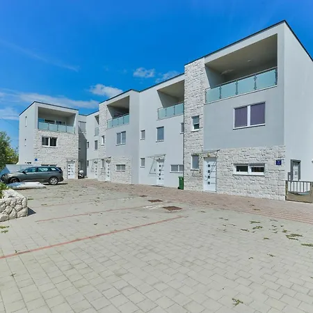 New! Beachfront Klaudija, Willa