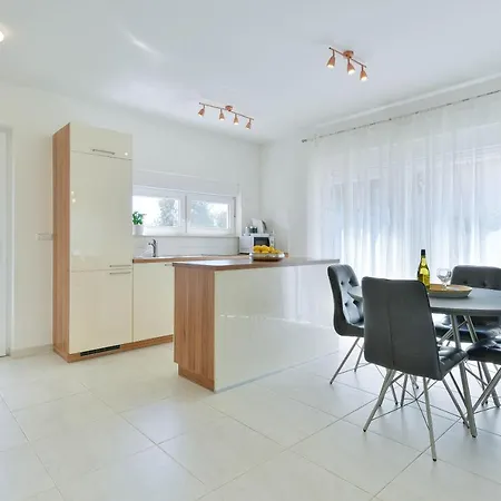New! Beachfront Klaudija, Willa *